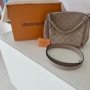 Louis Vuitton Mahina Babylon’s BB with chain and crossbody strap. Perfect ❤️
